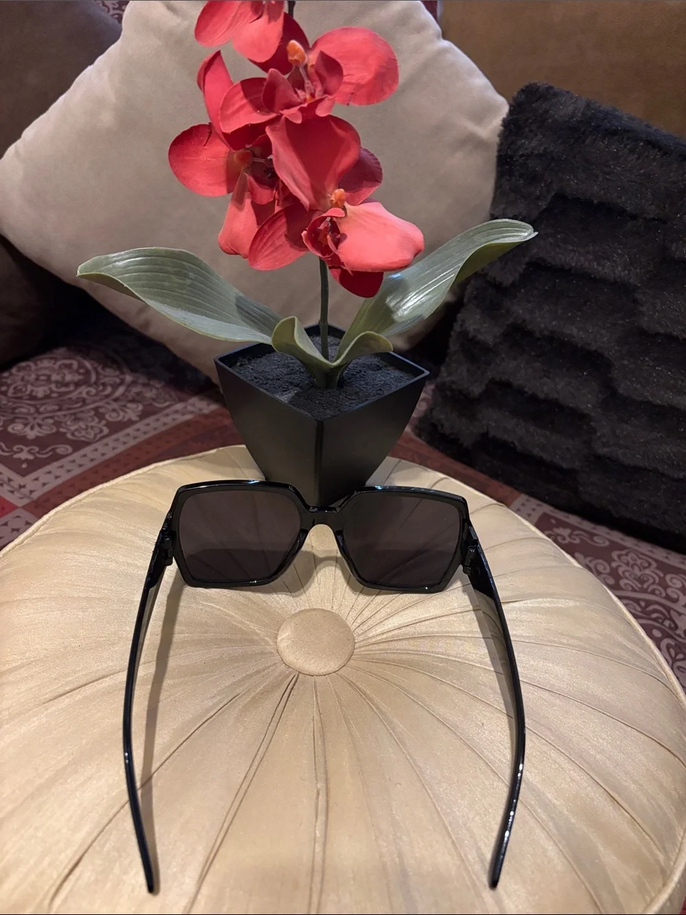 NWT Black with signature Logo Sunglasses with black pouch